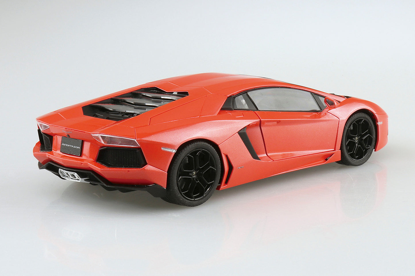 1/24 Pre-Painted Model 11 Lamborghini Aventador Orange Pearl