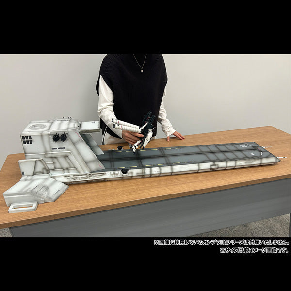 Realistic Model Series Mobile Suit GundamUC 1/144 Nahel Argama Catapult Deck for HG (UC Ver.)