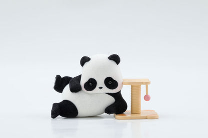 52TOYS BLINDBOX PANDA ROLL 熊猫系列，每盒 8 个。