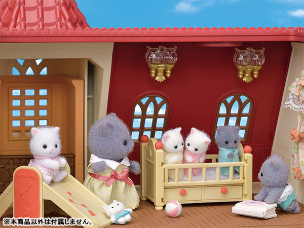带有红色屋顶和电梯的西尔凡尼亚房屋 Ha-49。