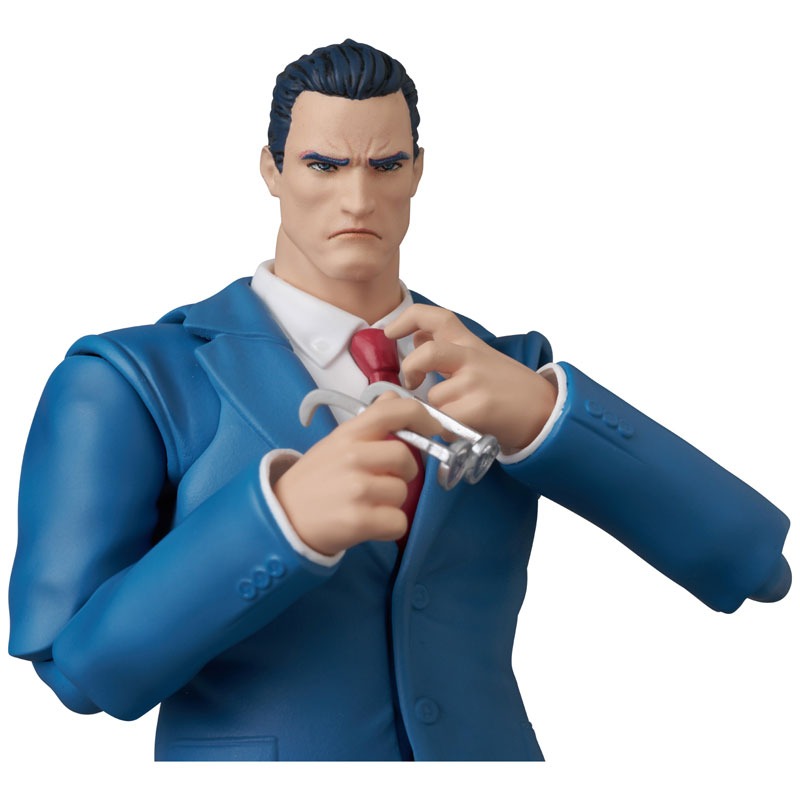 MAFEX CLARK KENT（BATMAN: HUSH Ver.）