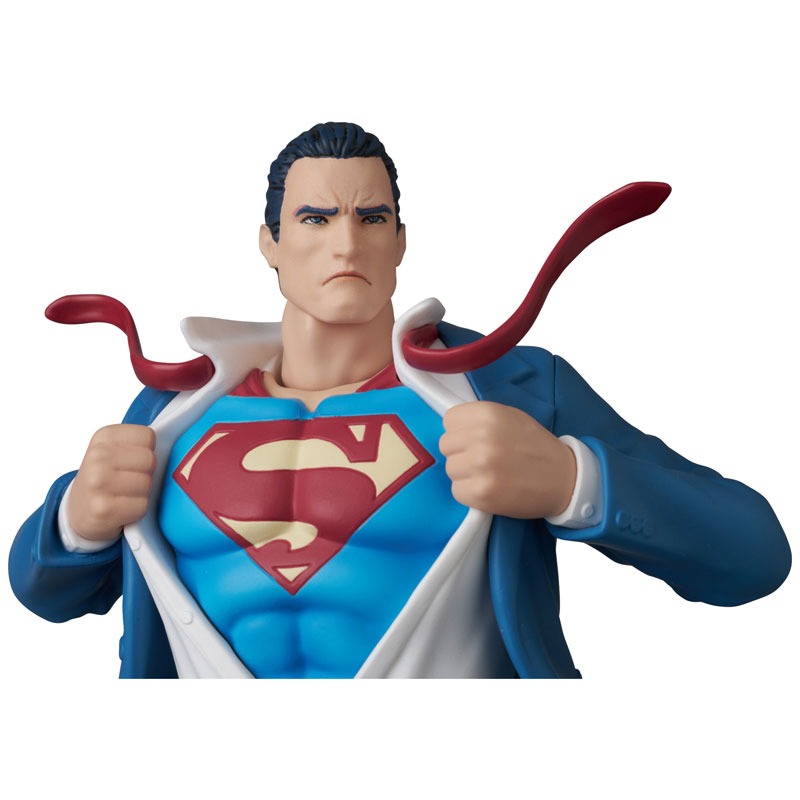 MAFEX CLARK KENT（BATMAN: HUSH Ver.）
